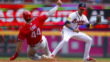 Chicago White Sox add another infielder with local ties, signing Paul DeJong after last week’s trade for Nicky Lopez