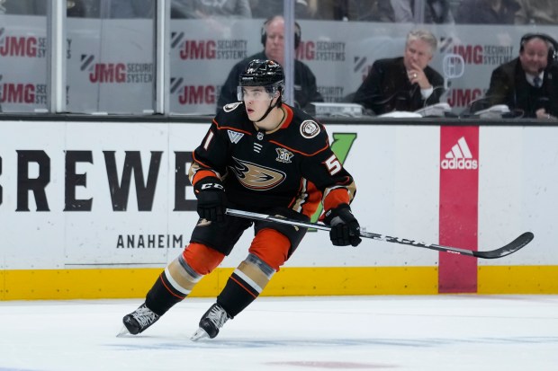 Jakob Silfverberg scores twice as Ducks beat Sabres to snap skid