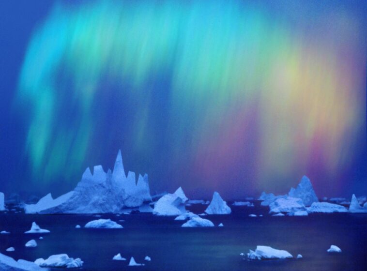 Northern lights vs. southern lights, what's the difference?