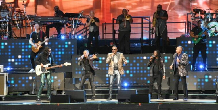 Chicago and Earth, Wind and Fire Bring Heart, Soul and Horns to Tampa