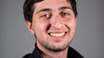 Young signs extension with Rangers, promoted to president of baseball ops