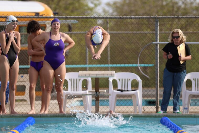 Bullfrogs make a splash: Boys stay perfect, girls battle hard in final league tune-up Bullfrogs make a splash: Boys stay perfect, girls battle hard in final league tune-up