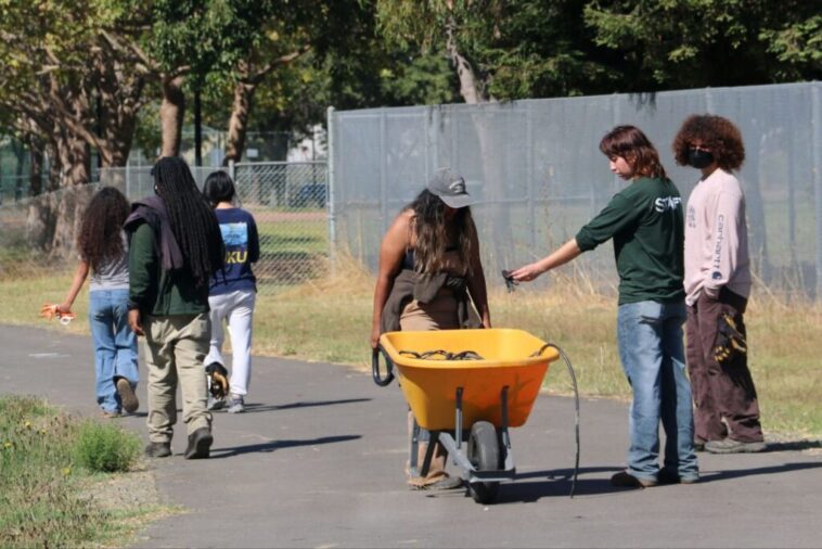 Coastal cleanup volunteers say it felt good to get dirty, clearing Wildcat Creek and Shimada Park Coastal cleanup volunteers say it felt good to get dirty, clearing Wildcat Creek and Shimada Park