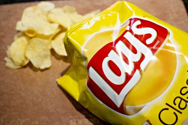 Lay's chips gets makeover: No artificial flavors or colors by end of year Lay's chips gets makeover: No artificial flavors or colors by end of year