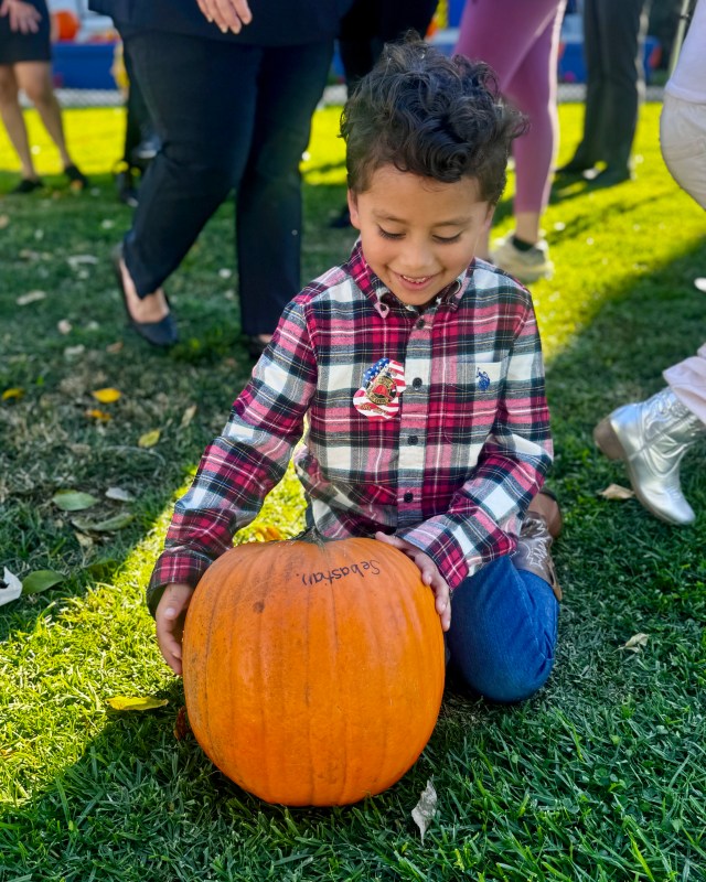 Senator Reyes Brings Pumpkin Patch to Colton Students, Warns Trump’s SNAP Cuts Will Leave Millions of California Children Hungry Senator Reyes Brings Pumpkin Patch to Colton Students, Warns Trump’s SNAP Cuts Will Leave Millions of California Children Hungry