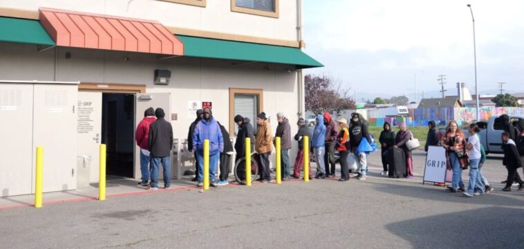 ‘We wanted to come out and serve others’: volunteers provide Thanksgiving to more Richmond shelter diners than in past